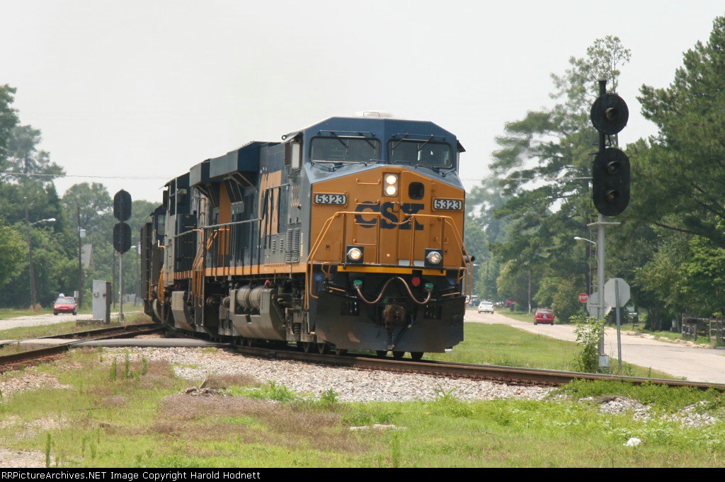 CSX 5323 leads another GEVO onto the "A" line 